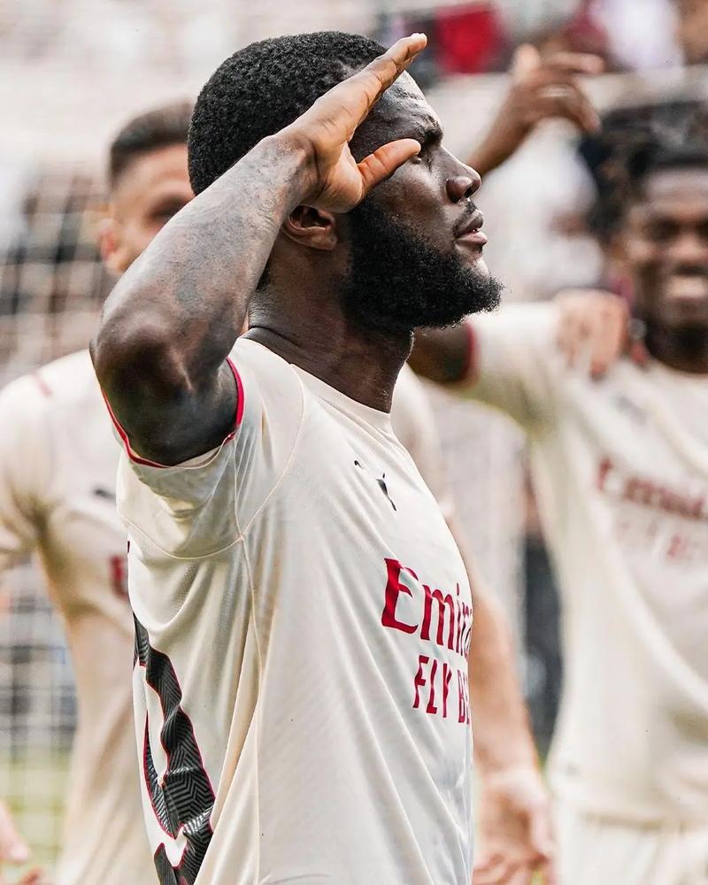 独行侠113-105篮网！弗拉格27+5+5崴脚后归来，克莱6三分