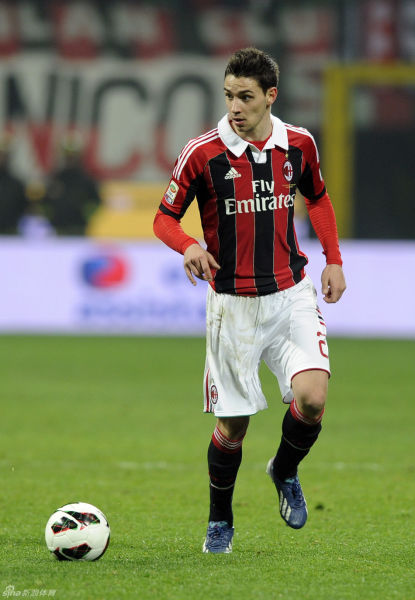 安东尼·戴维斯因手部手术缺阵数月，独行侠赛季前景堪忧