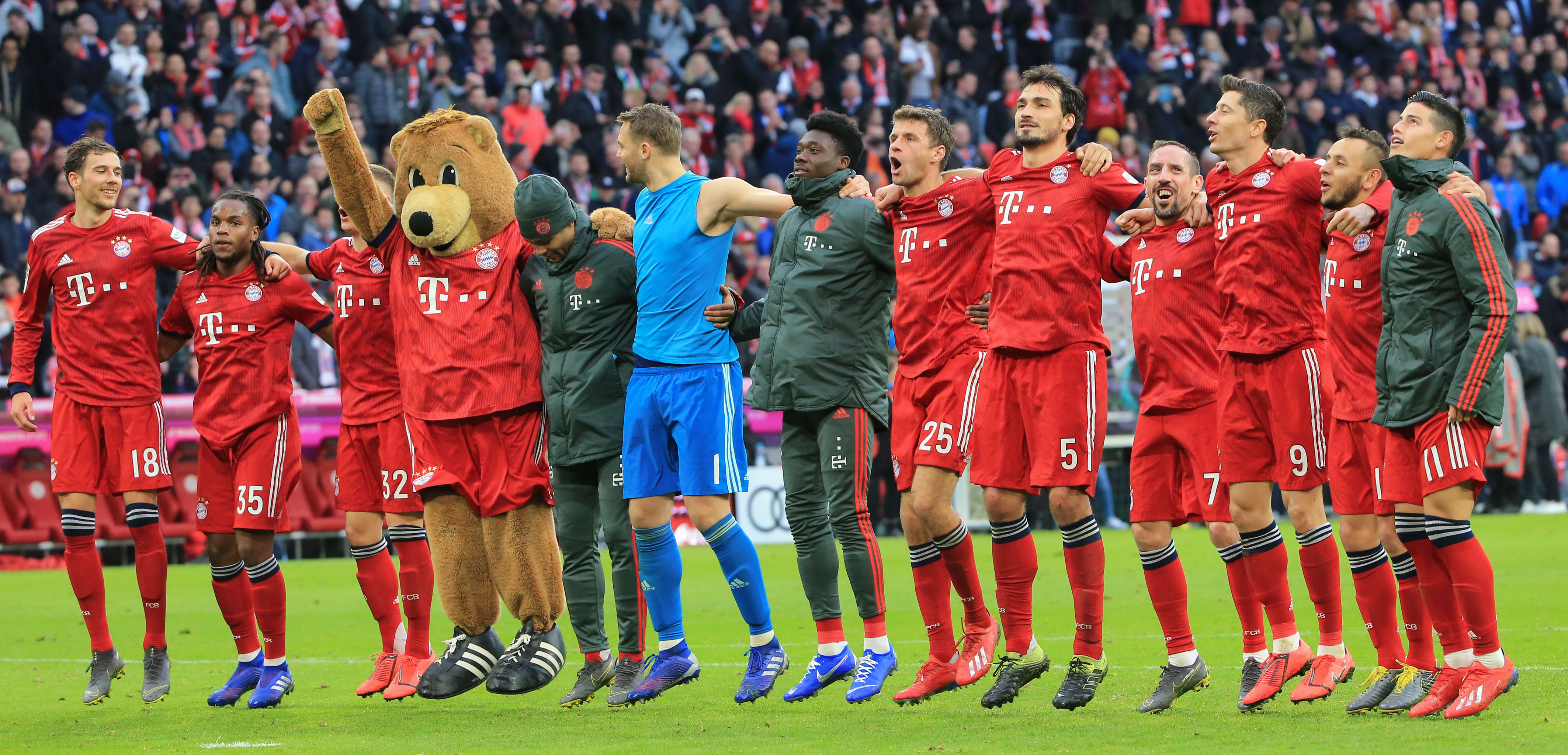 B费本赛季英超已经56次创造机会，8次助攻领跑英超助攻榜