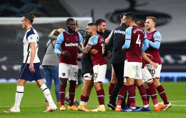 最后一投的抉择 英雄独舞还是团队协奏 篮球哲学的分岔路口